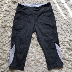 Cropped F21 active leggings